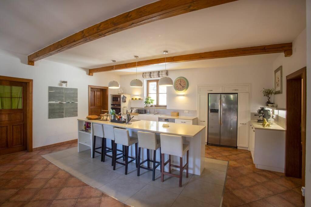 7 Bedroom Secluded Villa Close To Prague Říčany Exteriér fotografie