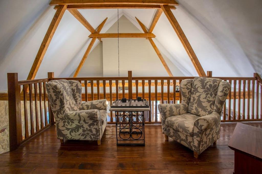 7 Bedroom Secluded Villa Close To Prague Říčany Exteriér fotografie