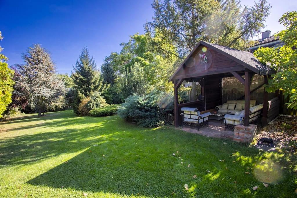 7 Bedroom Secluded Villa Close To Prague Říčany Exteriér fotografie
