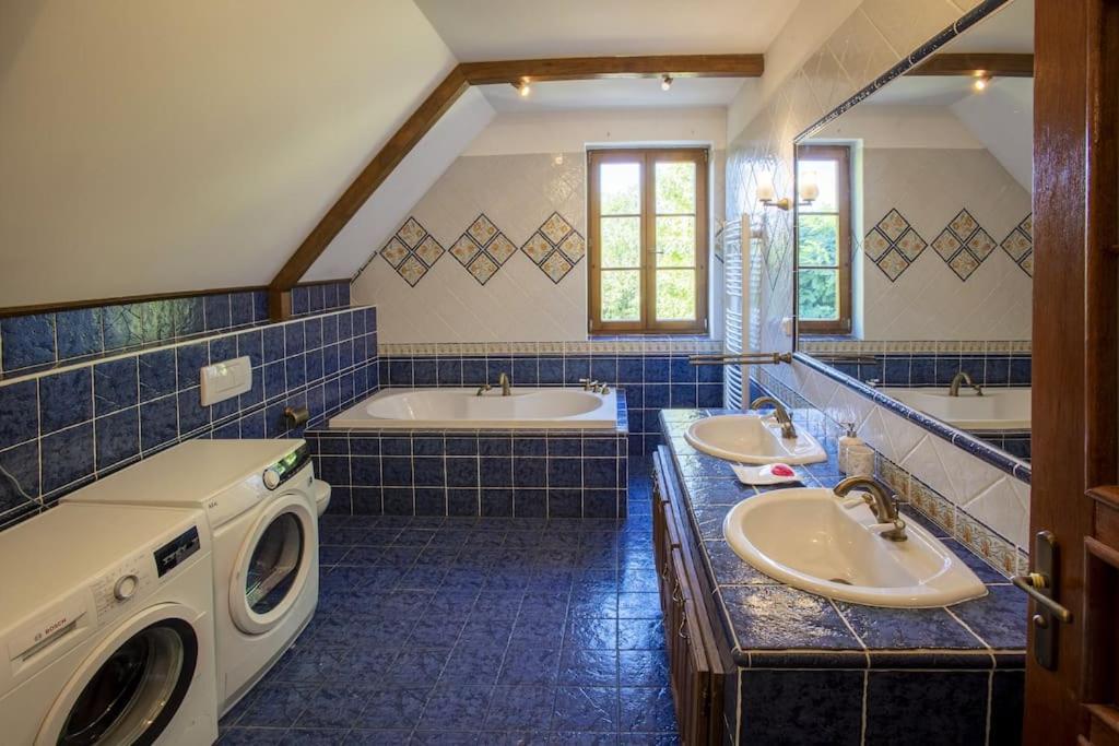 7 Bedroom Secluded Villa Close To Prague Říčany Exteriér fotografie