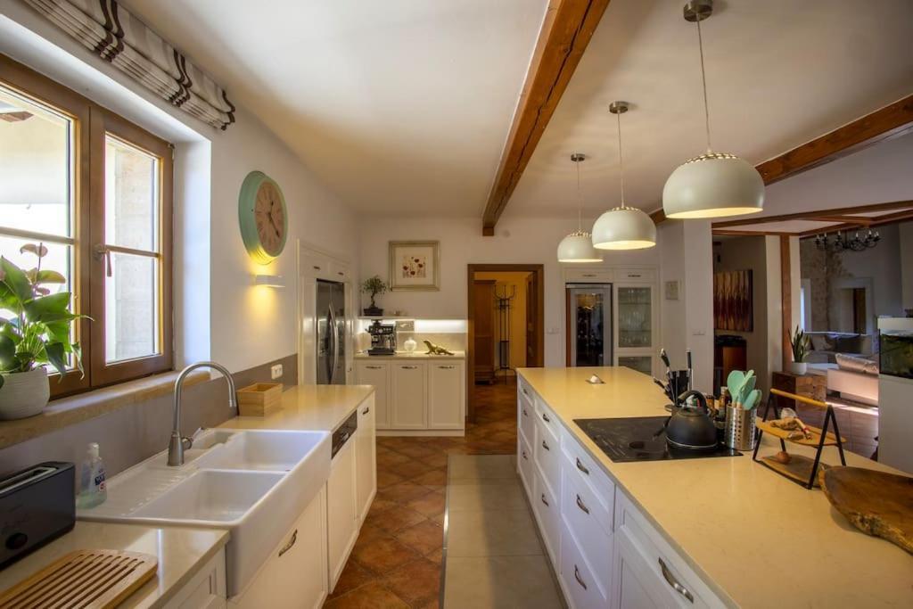 7 Bedroom Secluded Villa Close To Prague Říčany Exteriér fotografie