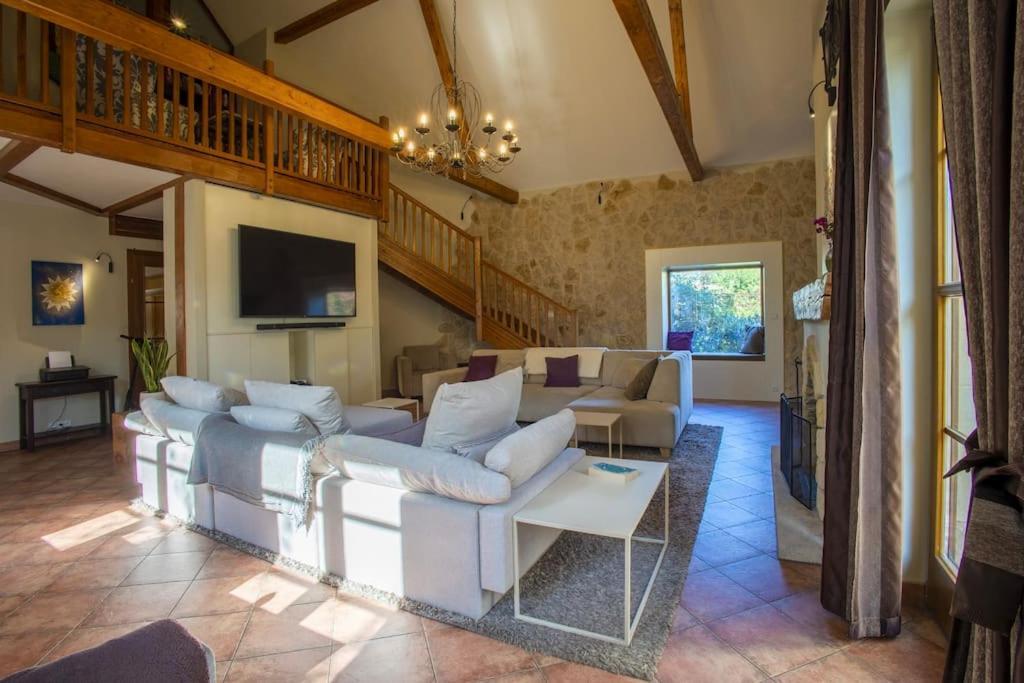 7 Bedroom Secluded Villa Close To Prague Říčany Exteriér fotografie