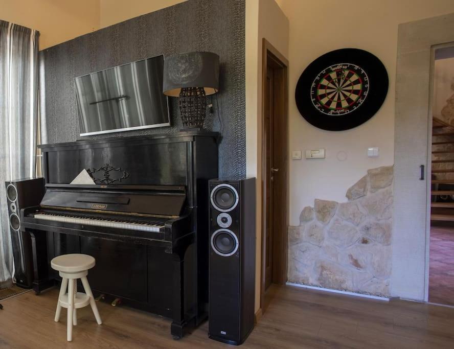7 Bedroom Secluded Villa Close To Prague Říčany Exteriér fotografie